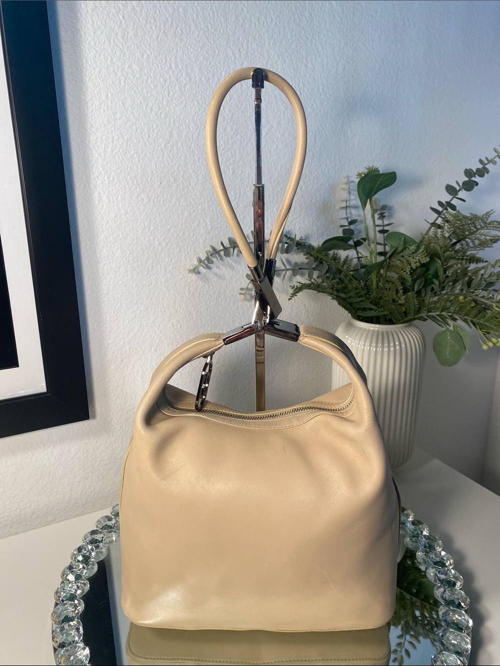 GUCCI 1990’s Tom Ford Calfskin Leather Shoulder Bag In Ivory - Picture 5 of 17